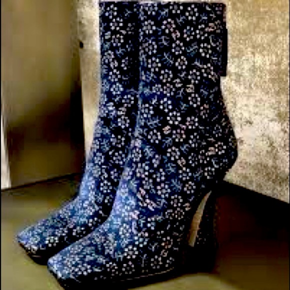🎊🎉🌸Fendi floral jacquard booties. - Picture 7 of 10